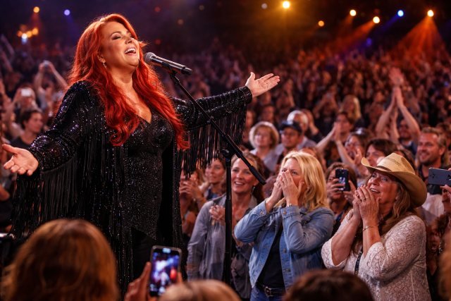 Wynonna Judd Performance Reactions: Tears, Cheers, and Standing Ovations